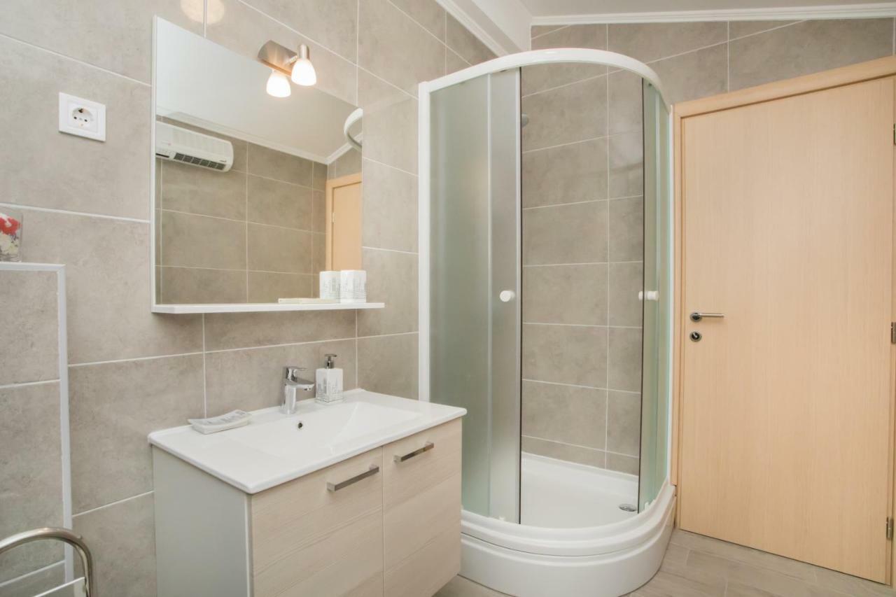 שיבניק Apartments Tonka מראה חיצוני תמונה
