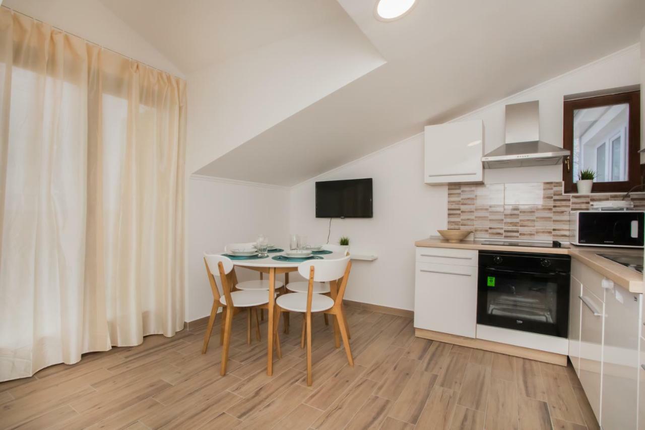 שיבניק Apartments Tonka מראה חיצוני תמונה