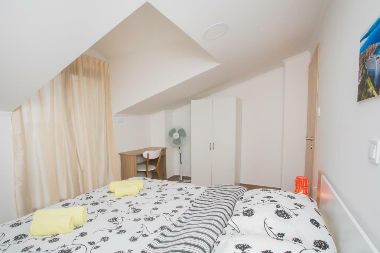 שיבניק Apartments Tonka מראה חיצוני תמונה