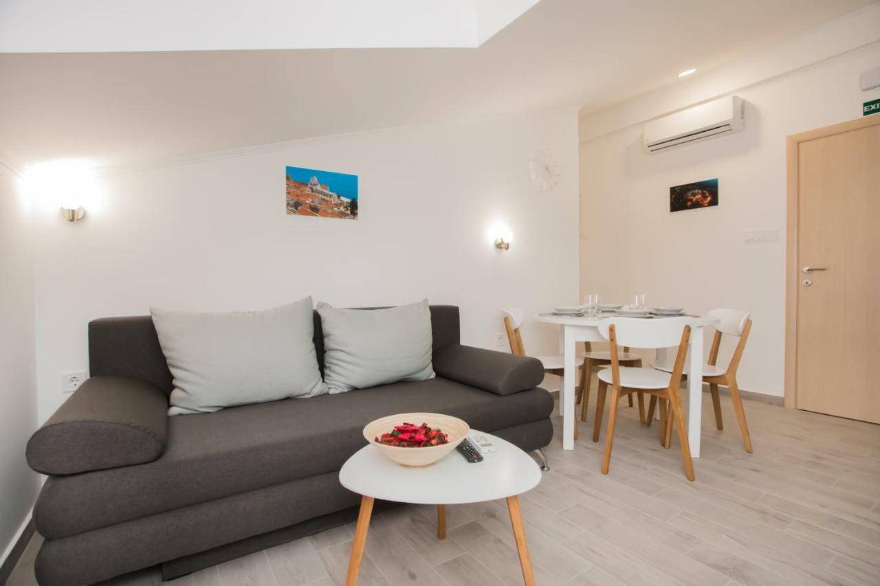 שיבניק Apartments Tonka מראה חיצוני תמונה