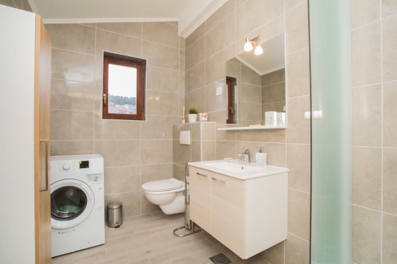 שיבניק Apartments Tonka מראה חיצוני תמונה