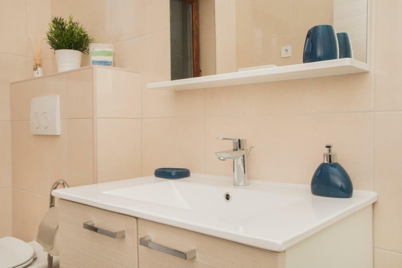 שיבניק Apartments Tonka מראה חיצוני תמונה