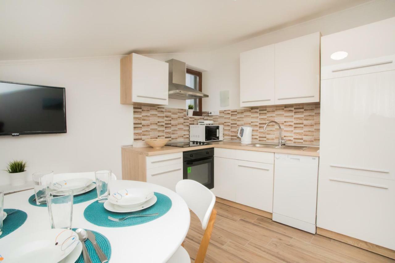שיבניק Apartments Tonka מראה חיצוני תמונה