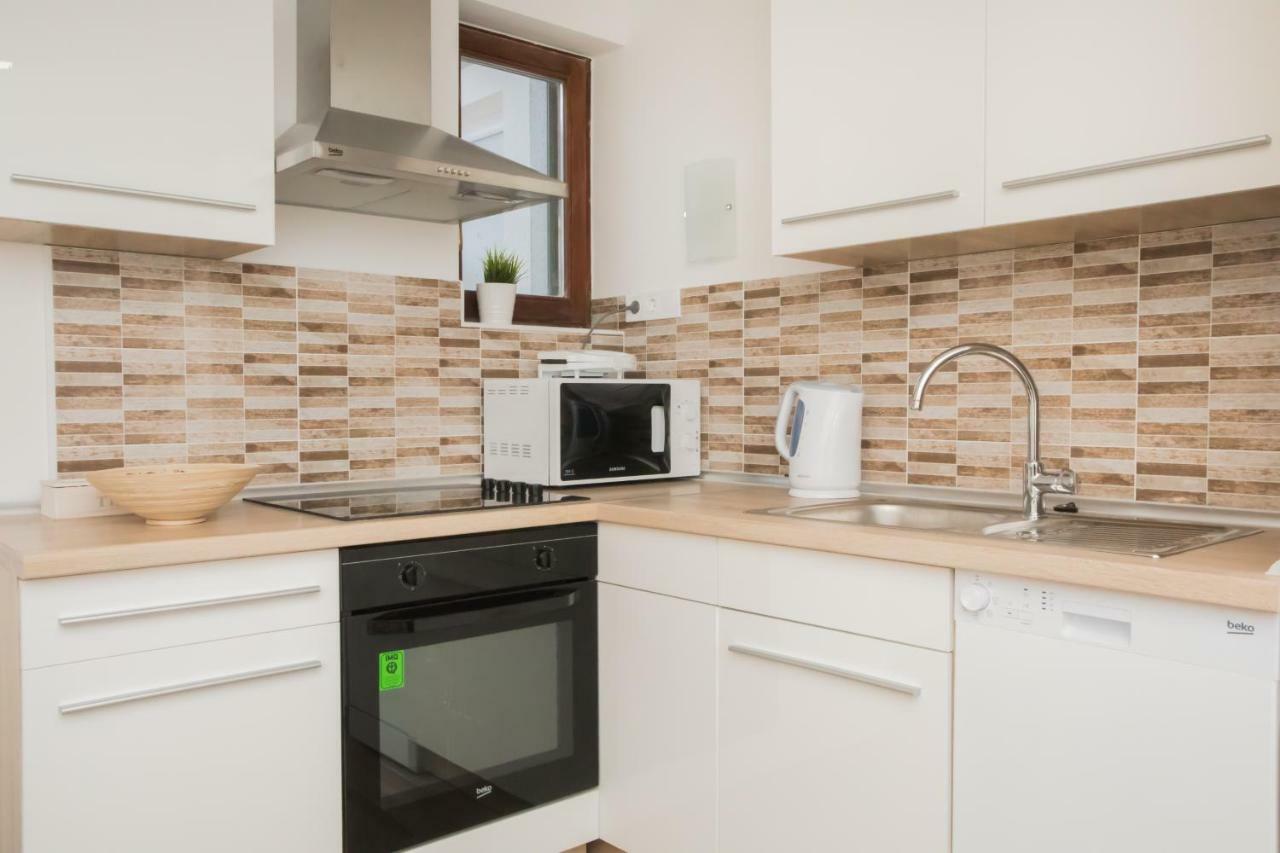 שיבניק Apartments Tonka מראה חיצוני תמונה