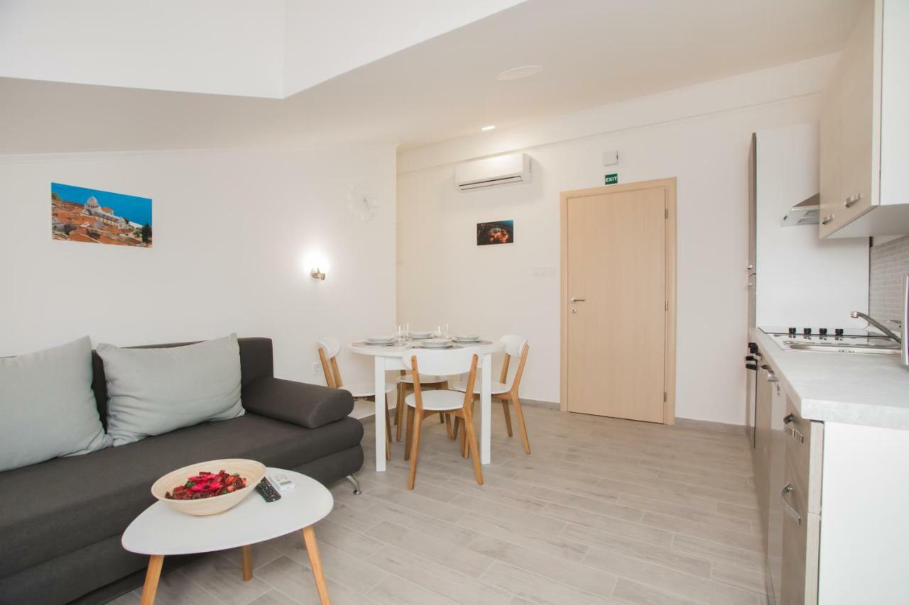 שיבניק Apartments Tonka מראה חיצוני תמונה