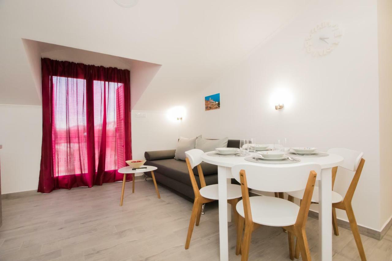 שיבניק Apartments Tonka מראה חיצוני תמונה